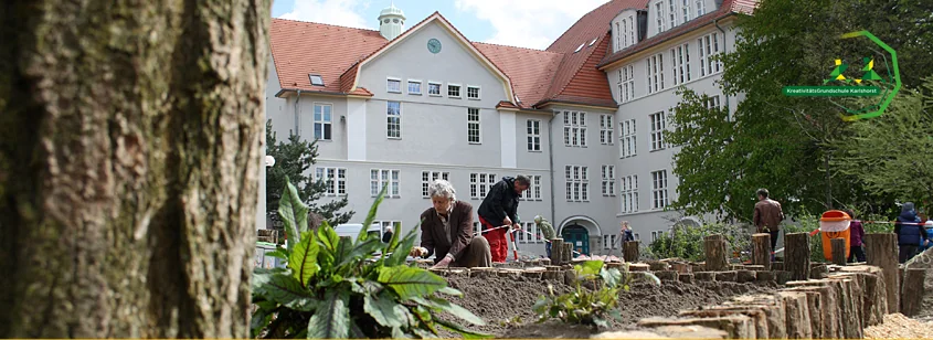 Arbeiten im erweiterten Schulgarten