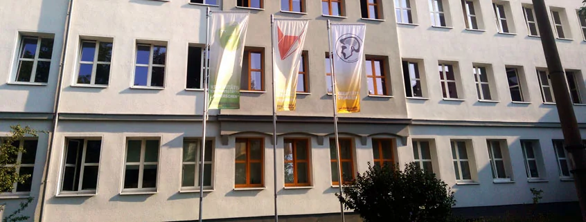 Schulgebäude von außen